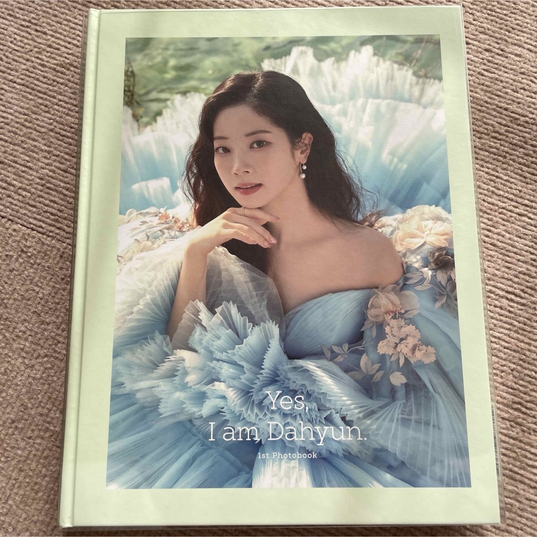 Yes，Iam Dahyun．1stphoto book   ダヒョン写真集