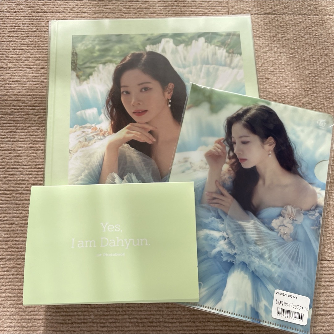 Yes，Iam Dahyun．1stphoto book   ダヒョン写真集