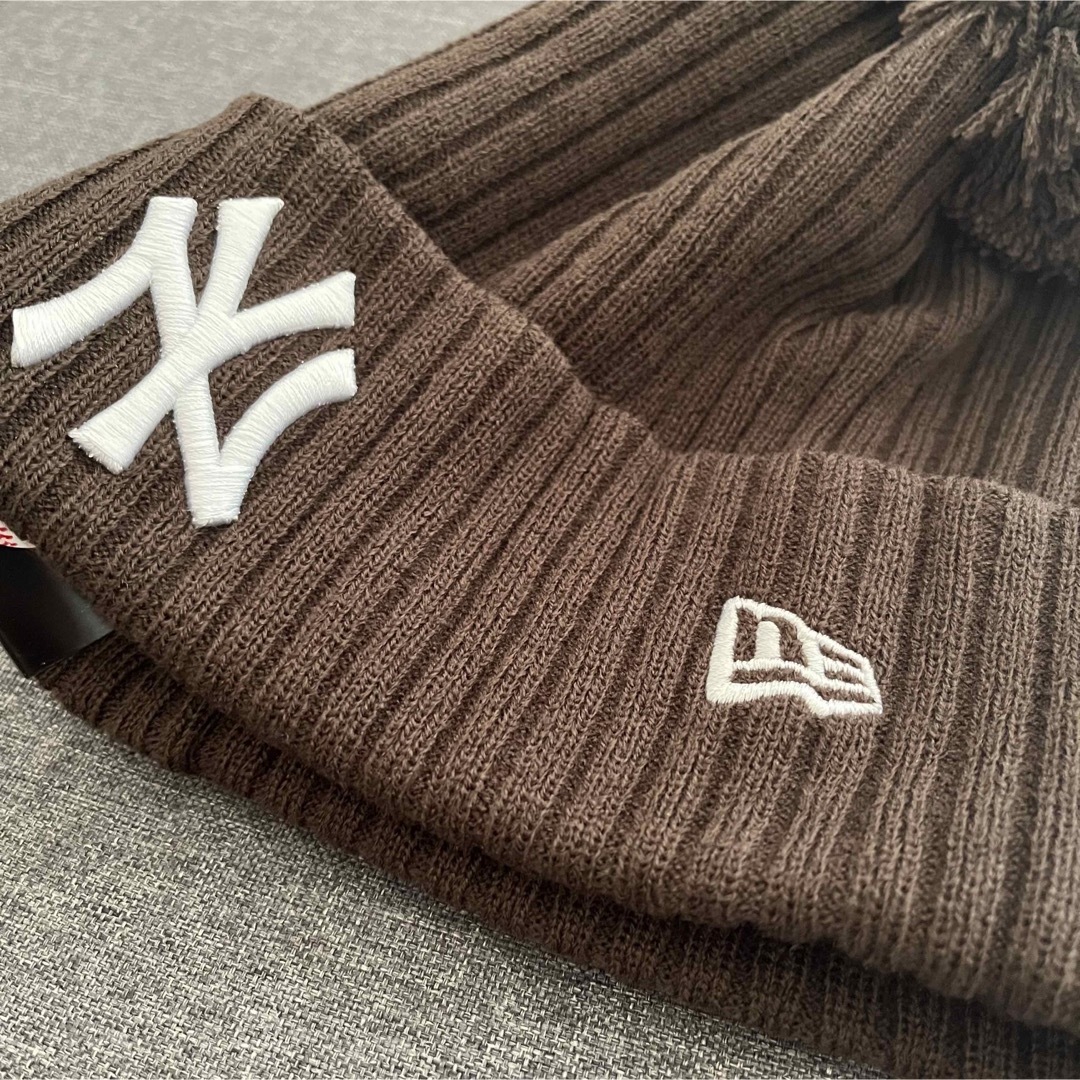 NEW ERA(ニューエラー)のニューエラ NY ニット帽 ビーニー ポンポン レディース チョコ キャップ レディースの帽子(ニット帽/ビーニー)の商品写真