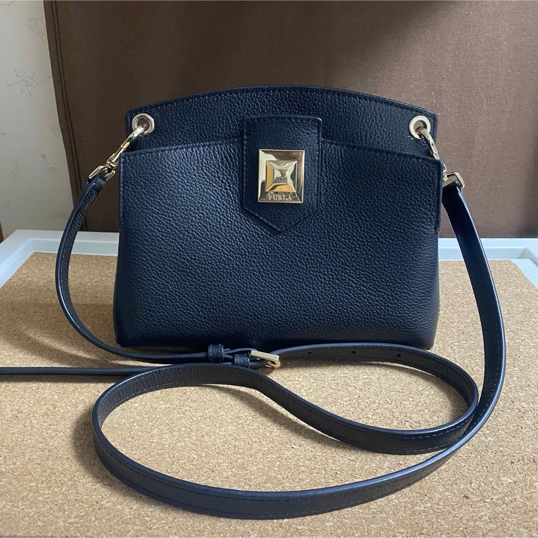 FURLA ショルダーバッグ　BLACK | フリマアプリ ラクマ