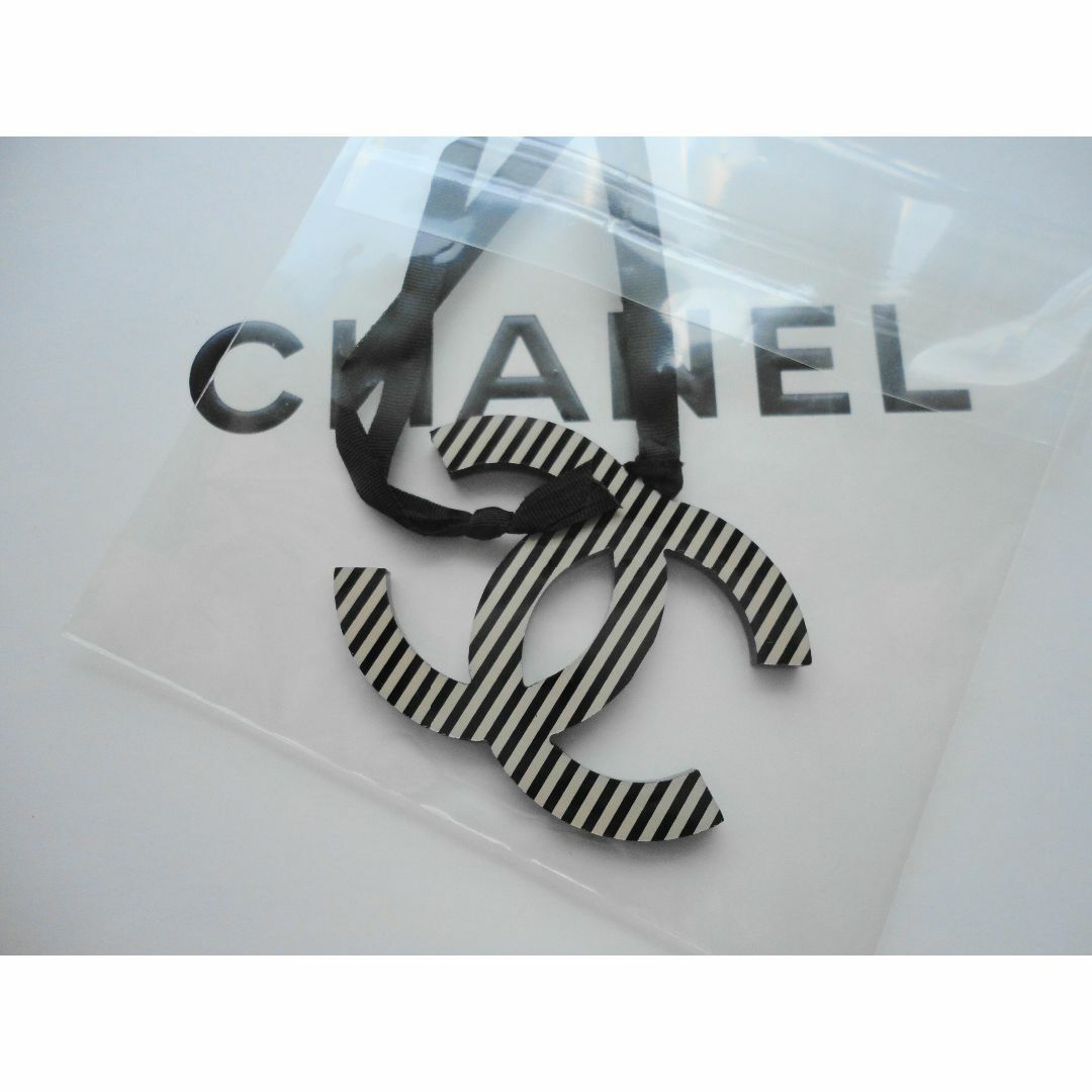 CHANEL(シャネル)のシャネル　ブラック　ストライプ　チャーム　非売品　ノベルティ レディースのファッション小物(その他)の商品写真
