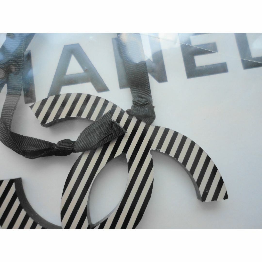 CHANEL(シャネル)のシャネル　ブラック　ストライプ　チャーム　非売品　ノベルティ レディースのファッション小物(その他)の商品写真