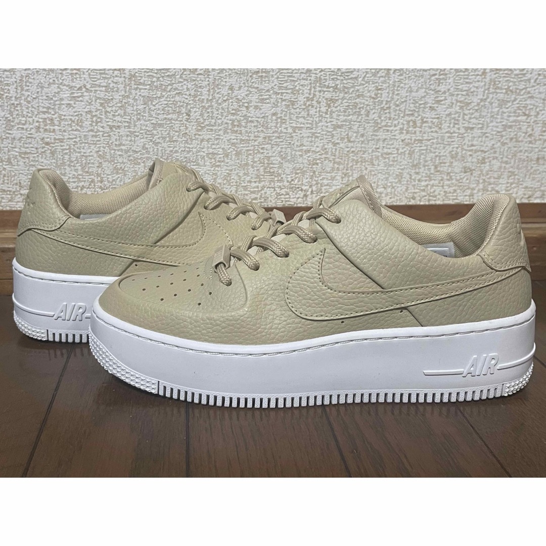 ベージュ系カットNIKE WMNS AIR FORCE 1 SAGE LOW 25.0cm