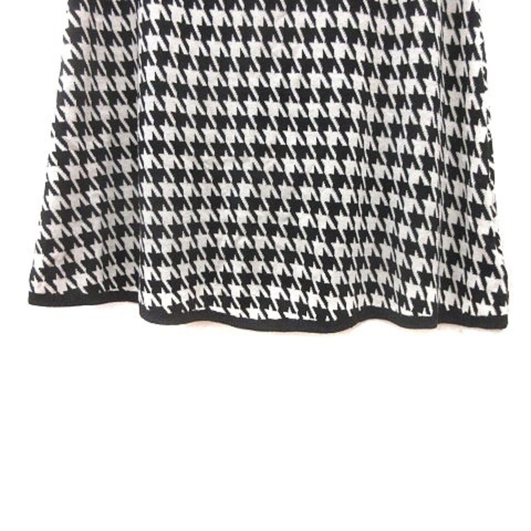 NATURAL BEAUTY BASIC(ナチュラルビューティーベーシック)のナチュラルビューティーベーシック 台形スカート ミニ ニット 千鳥格子 M 黒 レディースのスカート(ミニスカート)の商品写真