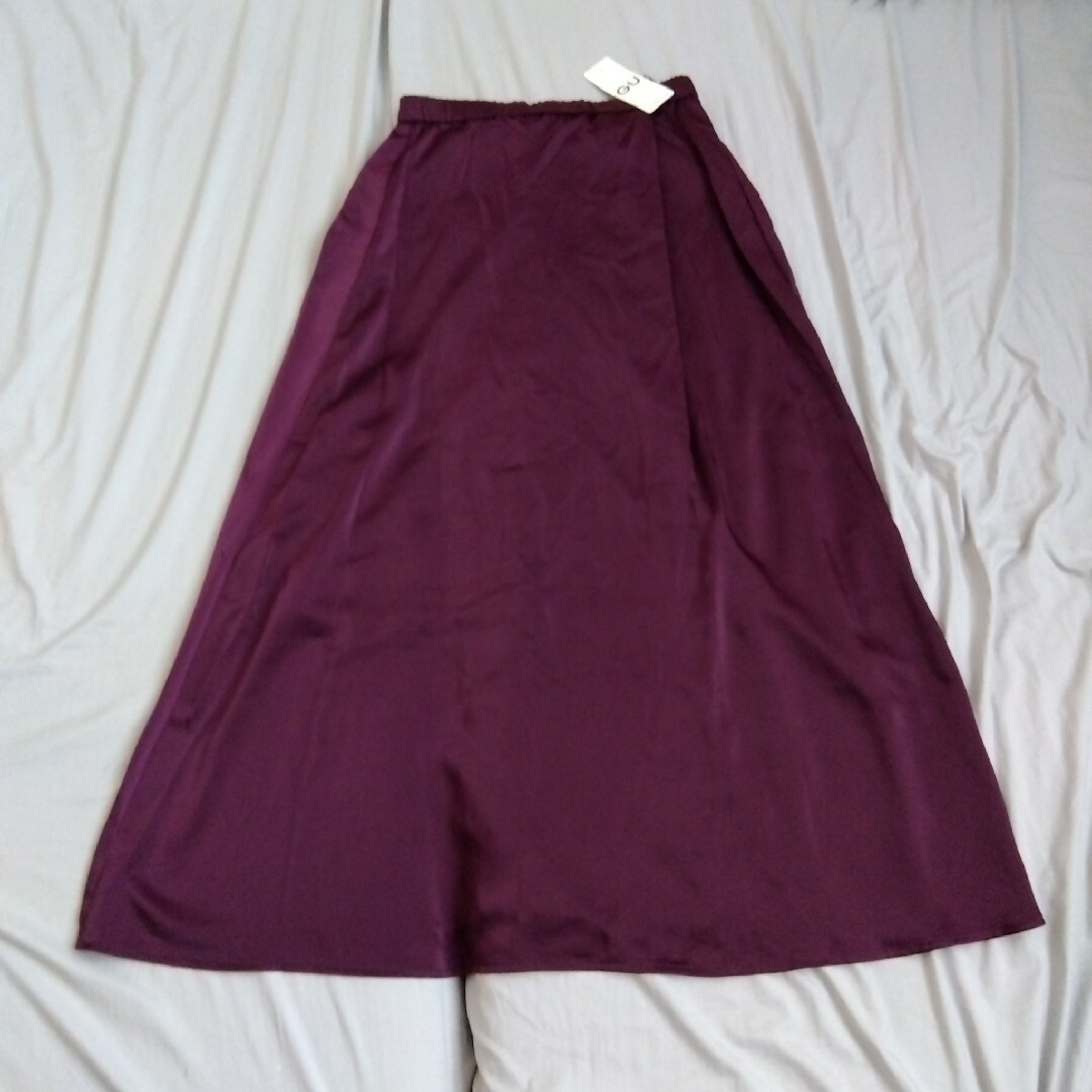 GU(ジーユー)のサテンフレアスカート　L レディースのスカート(ロングスカート)の商品写真