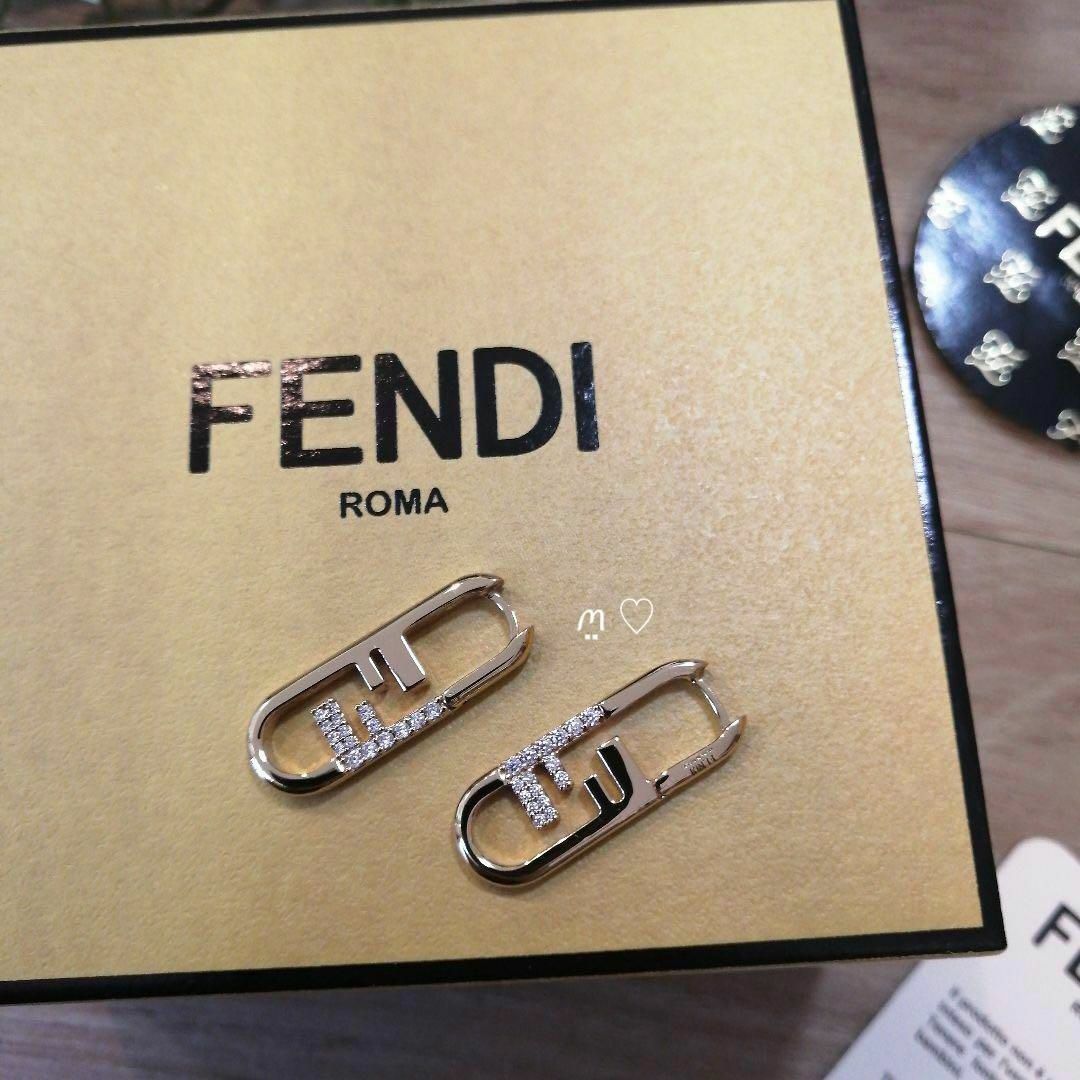 FENDI ベル型　ピアス　キャッチ