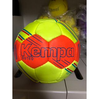 モルテン(molten)の【ハンドボール】Kempa（ケンパ）Buteo３号球 オレンジ・イエロー(その他)