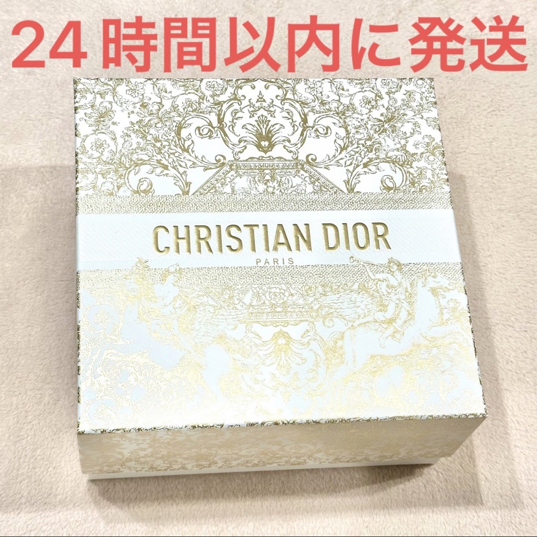 Christian Dior(クリスチャンディオール)の新品☆Dior 2023 ホリデー限定 ギフトボックス 大サイズ カード付 エンタメ/ホビーのコレクション(ノベルティグッズ)の商品写真