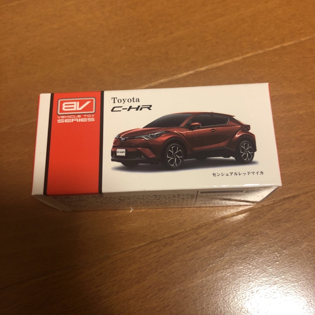 トヨタ　C-HR ミニカー　レッド　未開封 エンタメ/ホビーのおもちゃ/ぬいぐるみ(ミニカー)の商品写真