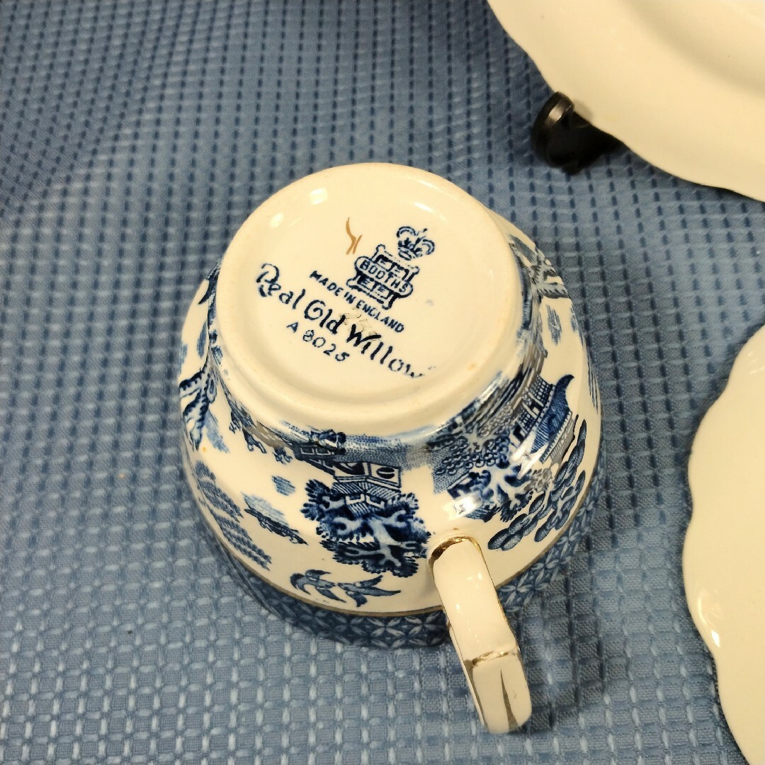 Royal Doulton(ロイヤルドルトン)の英国製 BOOTHS Real Old Willow 金彩ティートリオ インテリア/住まい/日用品のキッチン/食器(食器)の商品写真