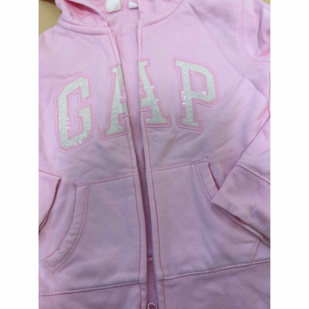 GAP(ギャップ)のGAP 130㎝　パーカー　トレーナー キッズ/ベビー/マタニティのキッズ服女の子用(90cm~)(ジャケット/上着)の商品写真