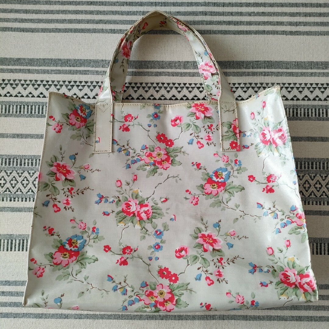 Cath Kidston(キャスキッドソン)のキャスキッドソン　トートバッグ　ボストンバッグ　Cath Kidston　大容量 レディースのバッグ(ボストンバッグ)の商品写真