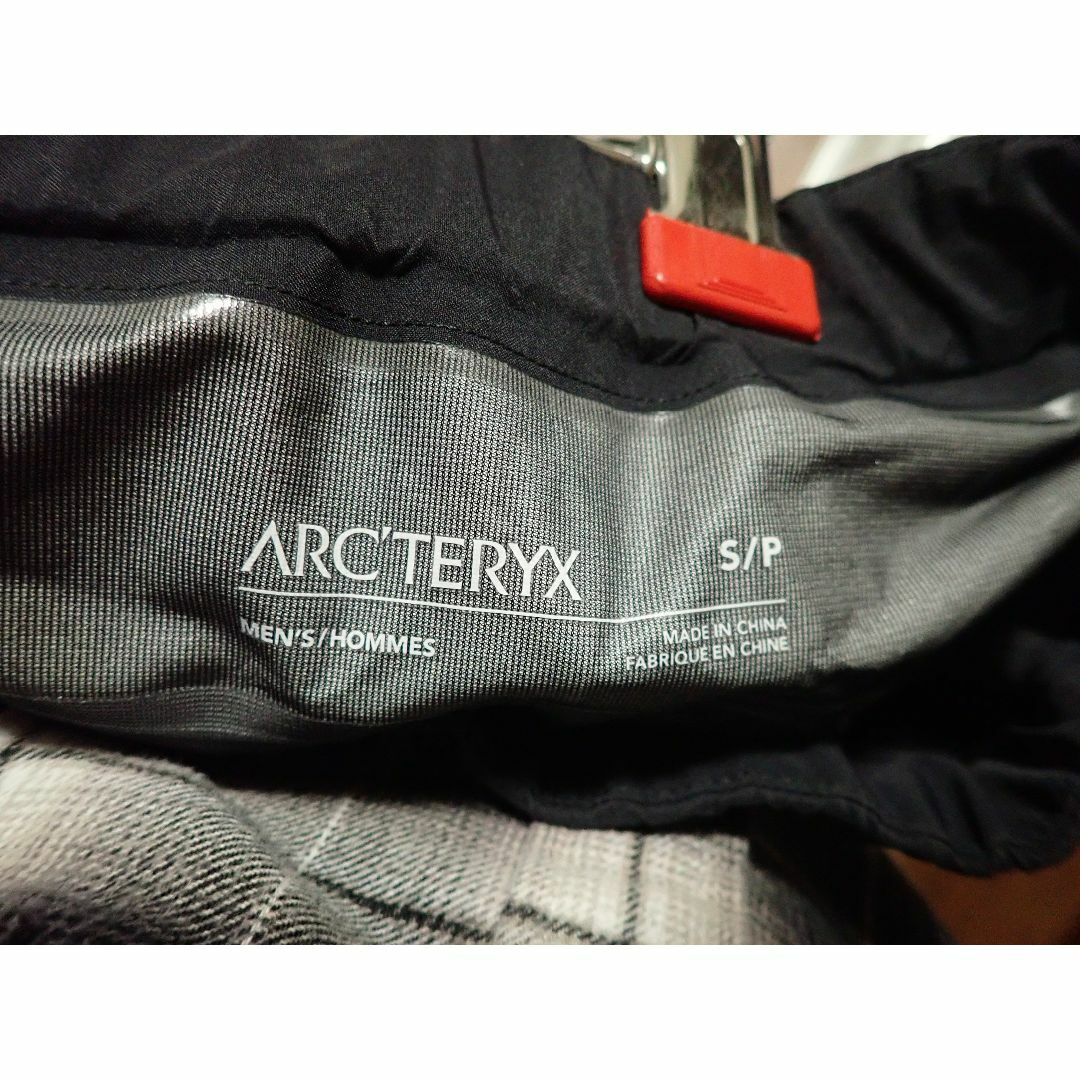 ARC'TERYX(アークテリクス)のアークテリクス ベータ LT パンツ Sサイズ 黒 スポーツ/アウトドアのアウトドア(登山用品)の商品写真