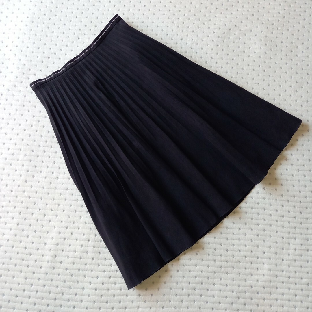 le.coeur blanc(ルクールブラン)のle.coeur blanc ブラック プリーツスカート 38サイズ レディースのスカート(ひざ丈スカート)の商品写真