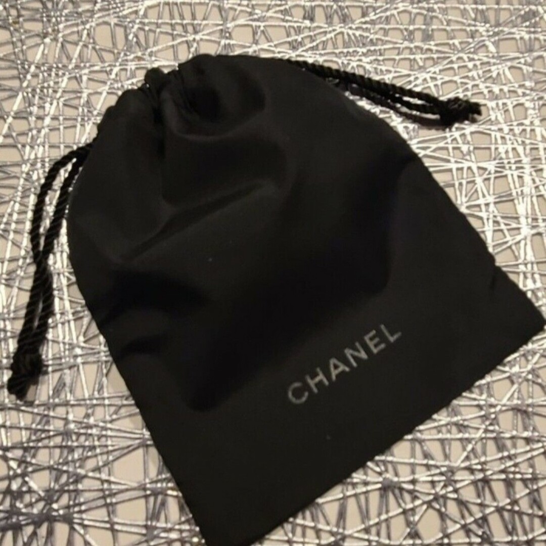 CHANEL(シャネル)のCHANEL シャネル ノベルティ ミニ 巾着　小物入れ バッグ　巾着袋 レディースのファッション小物(ポーチ)の商品写真