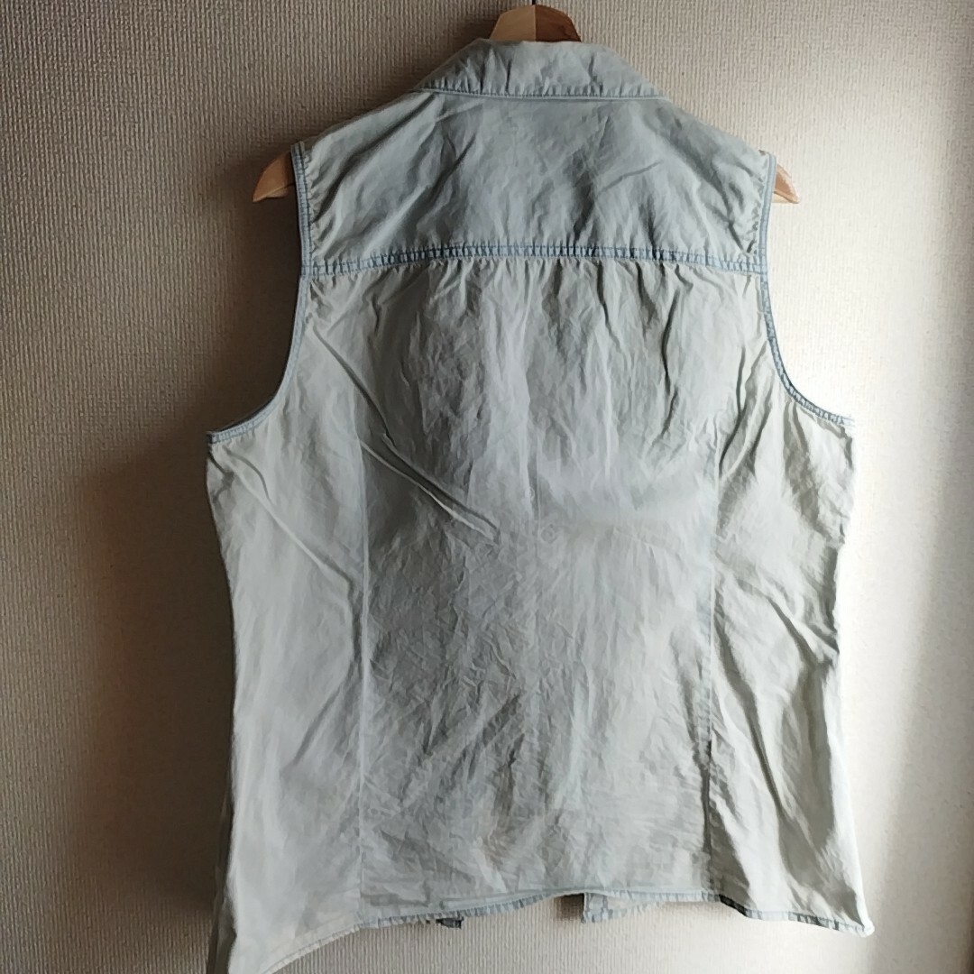 古着 Multiblu ノースリーブ　コットンシャツ　淡いブルー　size42 レディースのトップス(シャツ/ブラウス(半袖/袖なし))の商品写真