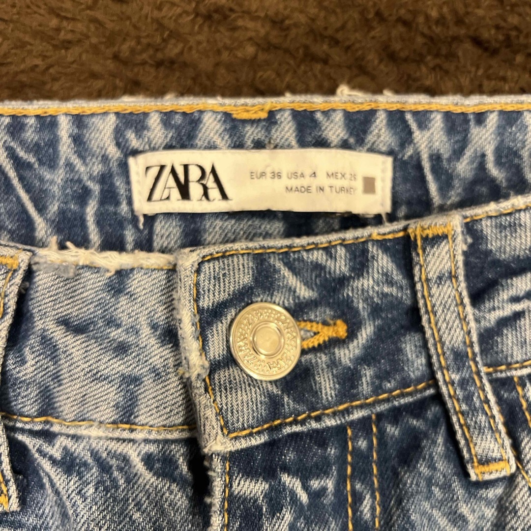 ZARA(ザラ)の【美品】ZARA デニムパンツ　パールビーズ レディースのパンツ(デニム/ジーンズ)の商品写真