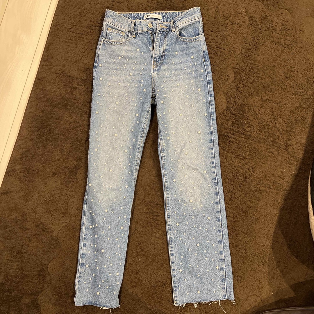 ZARA(ザラ)の【美品】ZARA デニムパンツ　パールビーズ レディースのパンツ(デニム/ジーンズ)の商品写真