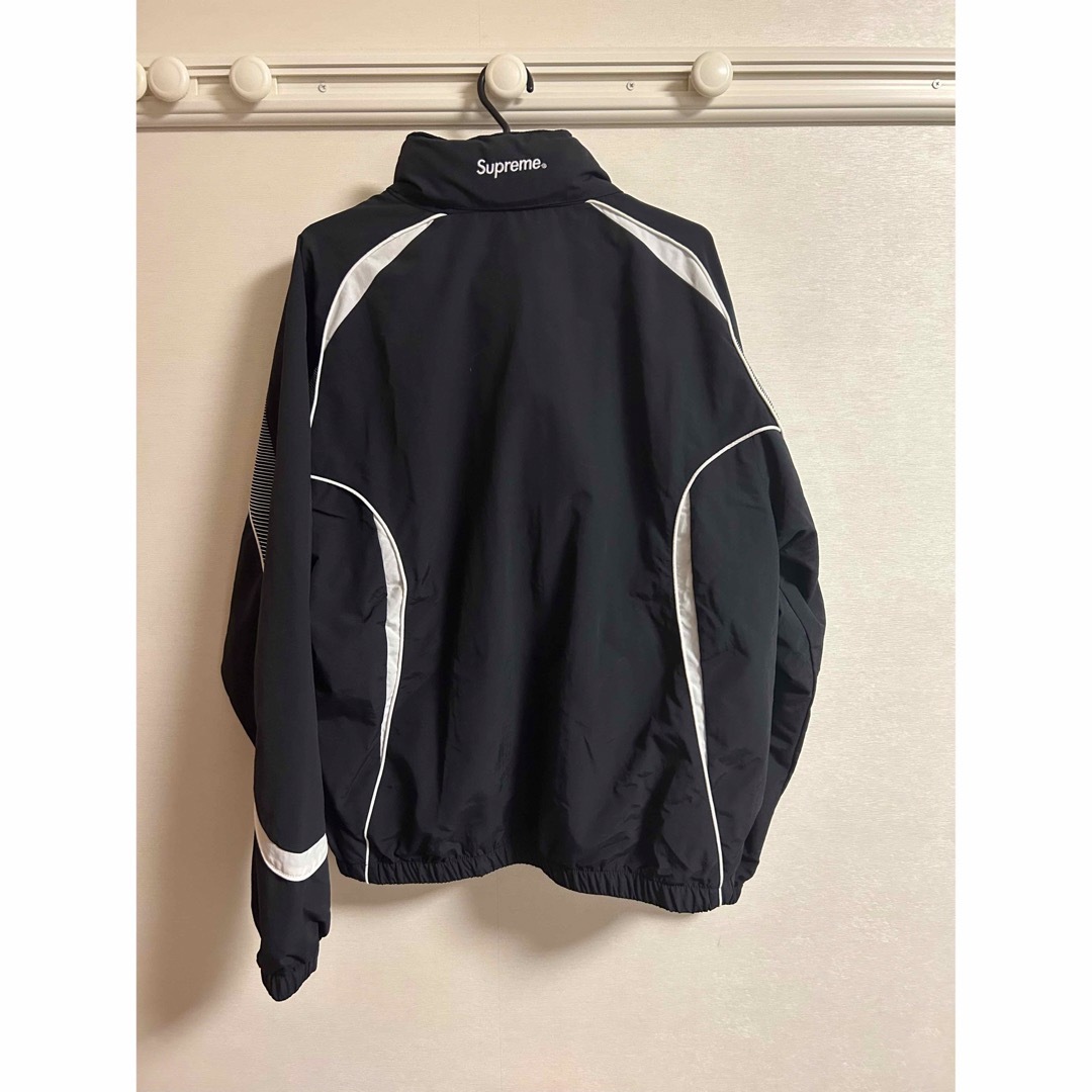 Supreme(シュプリーム)の【激レア】Supreme Umbro Track Jacket 22ss メンズのジャケット/アウター(ナイロンジャケット)の商品写真