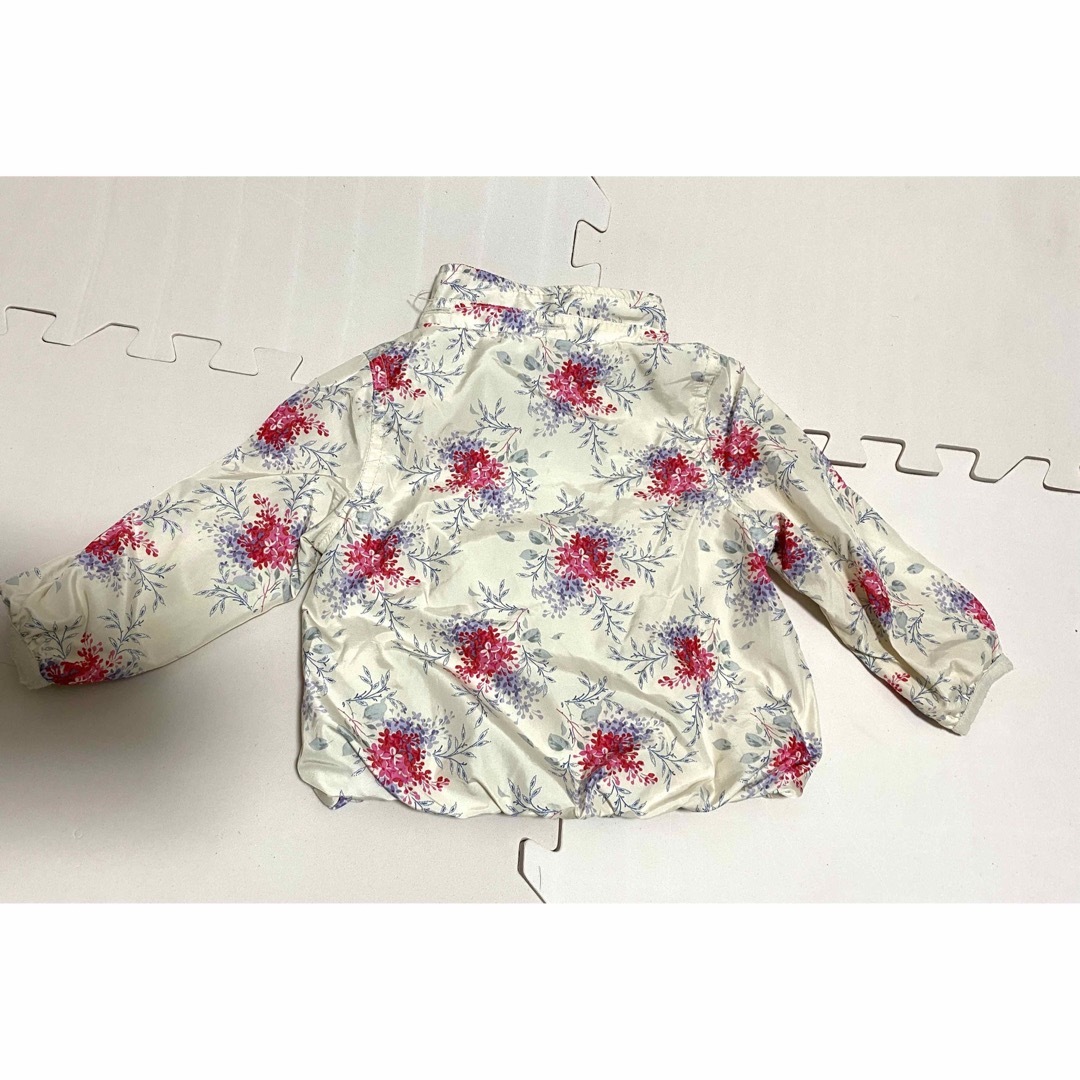 babyGAP(ベビーギャップ)のGAP  12-18M   70-80サイズ　お花柄 キッズ/ベビー/マタニティのベビー服(~85cm)(ジャケット/コート)の商品写真