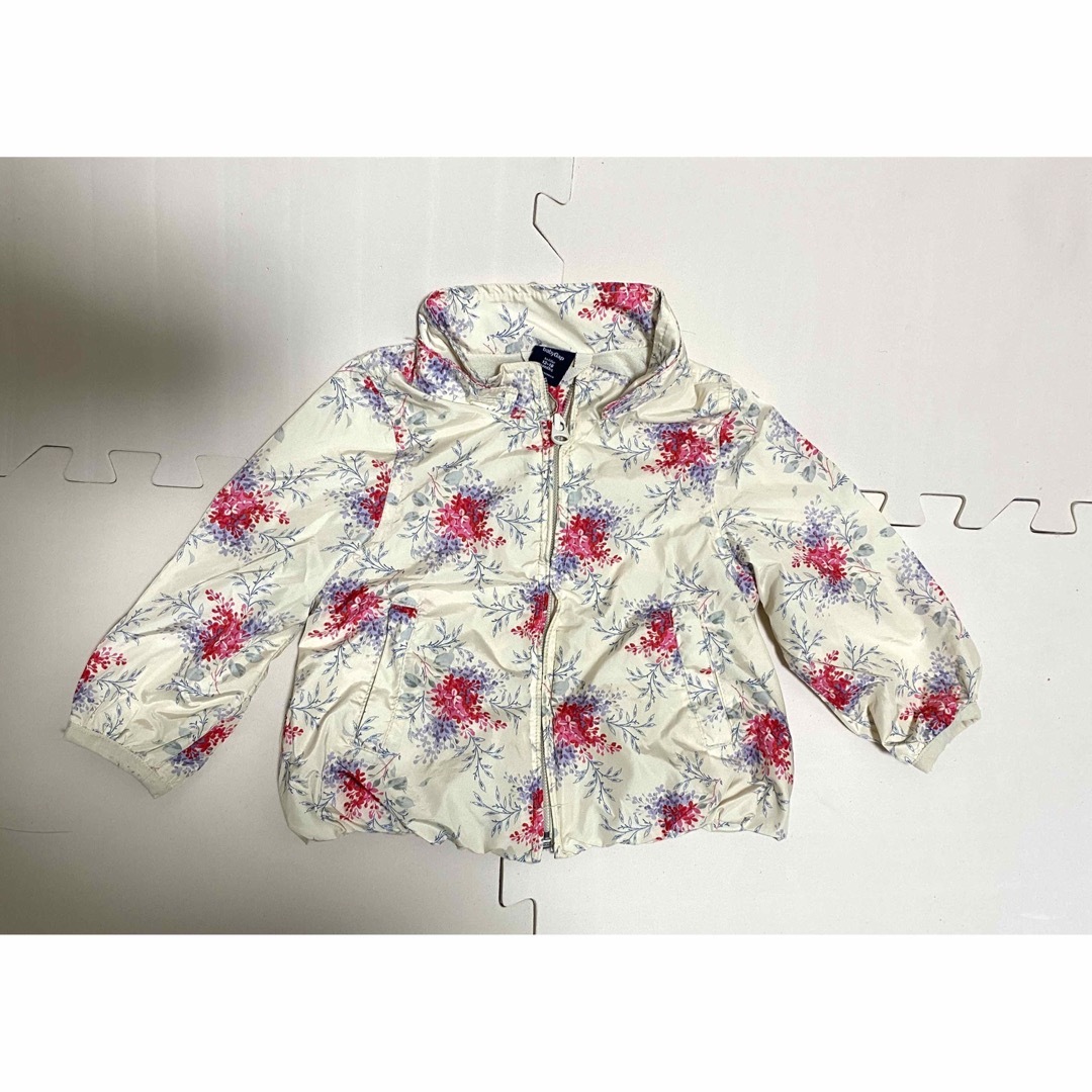 babyGAP(ベビーギャップ)のGAP  12-18M   70-80サイズ　お花柄 キッズ/ベビー/マタニティのベビー服(~85cm)(ジャケット/コート)の商品写真