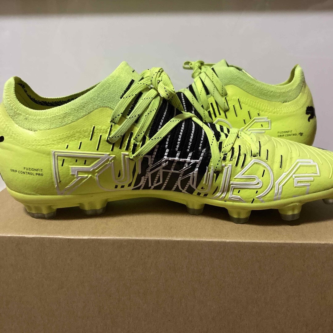 【PUMAプーマ】フューチャー Z 2.1 HGサッカースパイク　27センチ