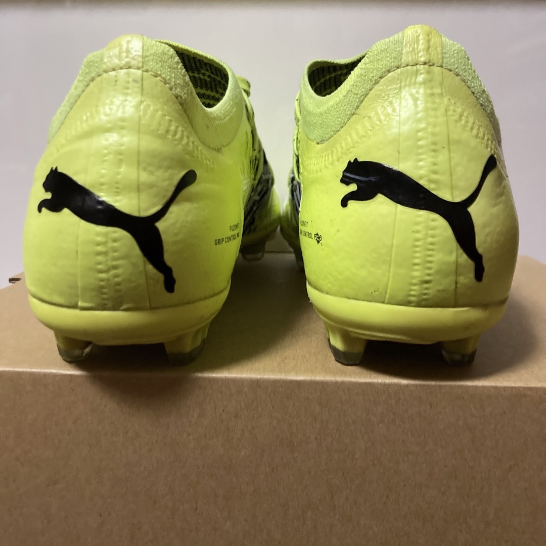 【PUMAプーマ】フューチャー Z 2.1 HGサッカースパイク　27センチ