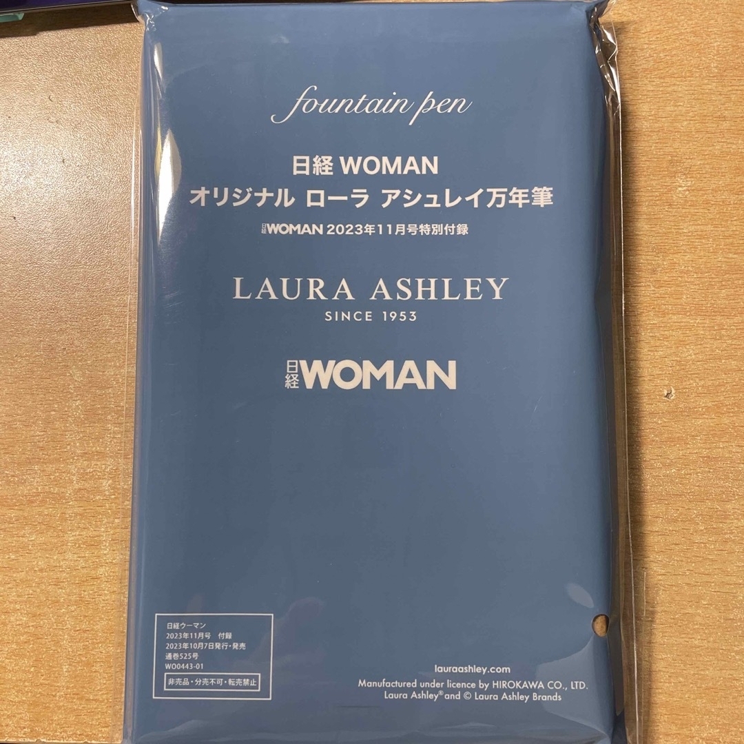 LAURA ASHLEY(ローラアシュレイ)の日経woman ローラアシュレイ万年筆　2023年11月号 インテリア/住まい/日用品の文房具(ペン/マーカー)の商品写真