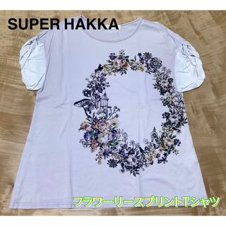 スーパーハッカ(SUPER HAKKA)のSUPER HAKKA フラワーリースプリントTシャツ(Tシャツ(半袖/袖なし))