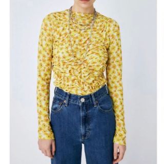 マウジー(moussy)のmoussy マウジー　FLORAL PRINT LSTシャツ　イエロー(シャツ/ブラウス(長袖/七分))