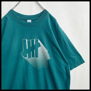 アンディフィーテッド(UNDEFEATED)のUNDEFEATED　前プリント　ロゴプリント　USA製　半袖Tシャツ　Ｌサイズ(Tシャツ/カットソー(半袖/袖なし))