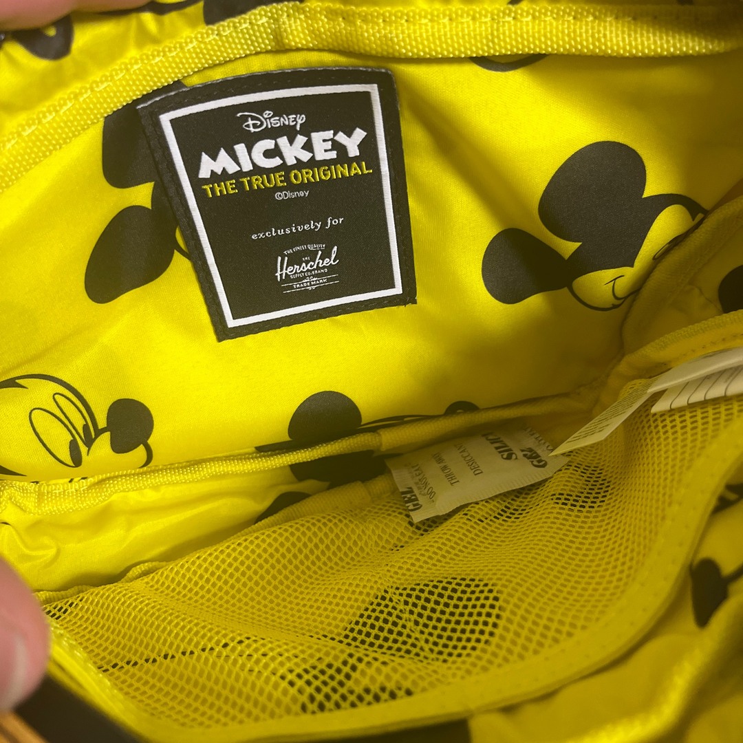 Herschel Supply(ハーシェルサプライ)の新品　ディズニー　ミッキー　ウエストポーチ レディースのバッグ(ボディバッグ/ウエストポーチ)の商品写真