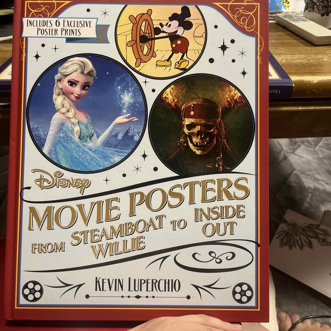 Disney(ディズニー)のディズニー　映画のポスター本 エンタメ/ホビーのおもちゃ/ぬいぐるみ(キャラクターグッズ)の商品写真