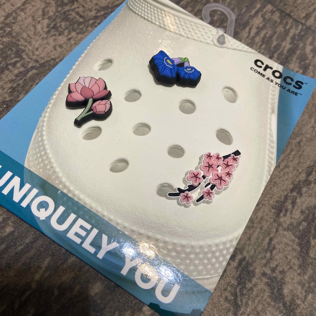 crocs(クロックス)のクロックス　シューレスチャーム　桜など  レディースの靴/シューズ(サンダル)の商品写真