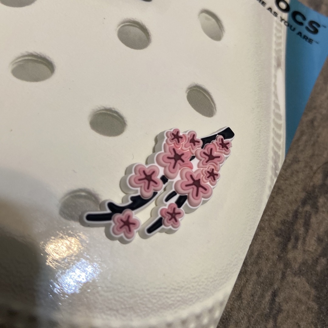 crocs(クロックス)のクロックス　シューレスチャーム　桜など  レディースの靴/シューズ(サンダル)の商品写真