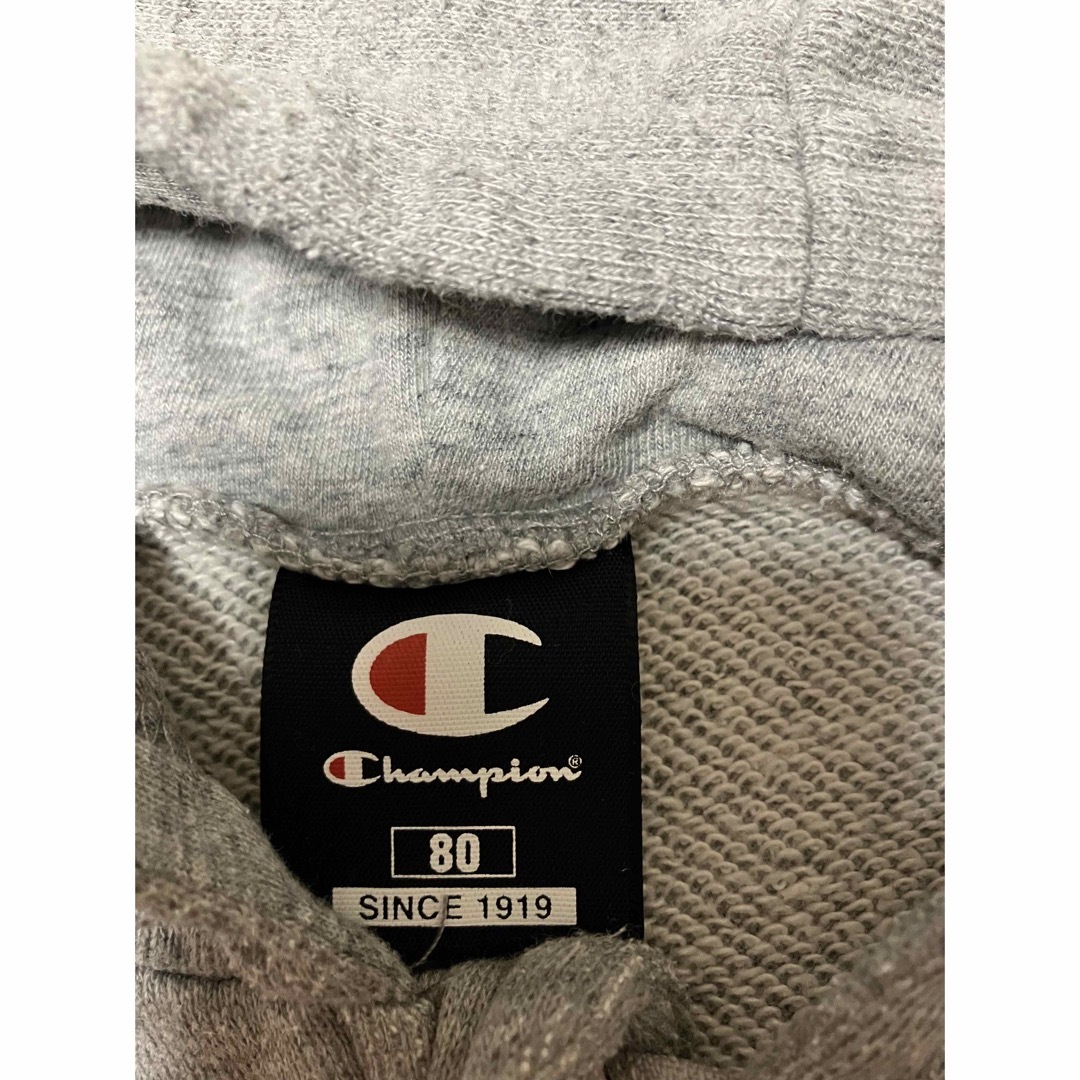 Champion(チャンピオン)の【プロフ必読】champion ベビー服　ジップアップパーカー秋冬　80サイズ  キッズ/ベビー/マタニティのベビー服(~85cm)(ジャケット/コート)の商品写真