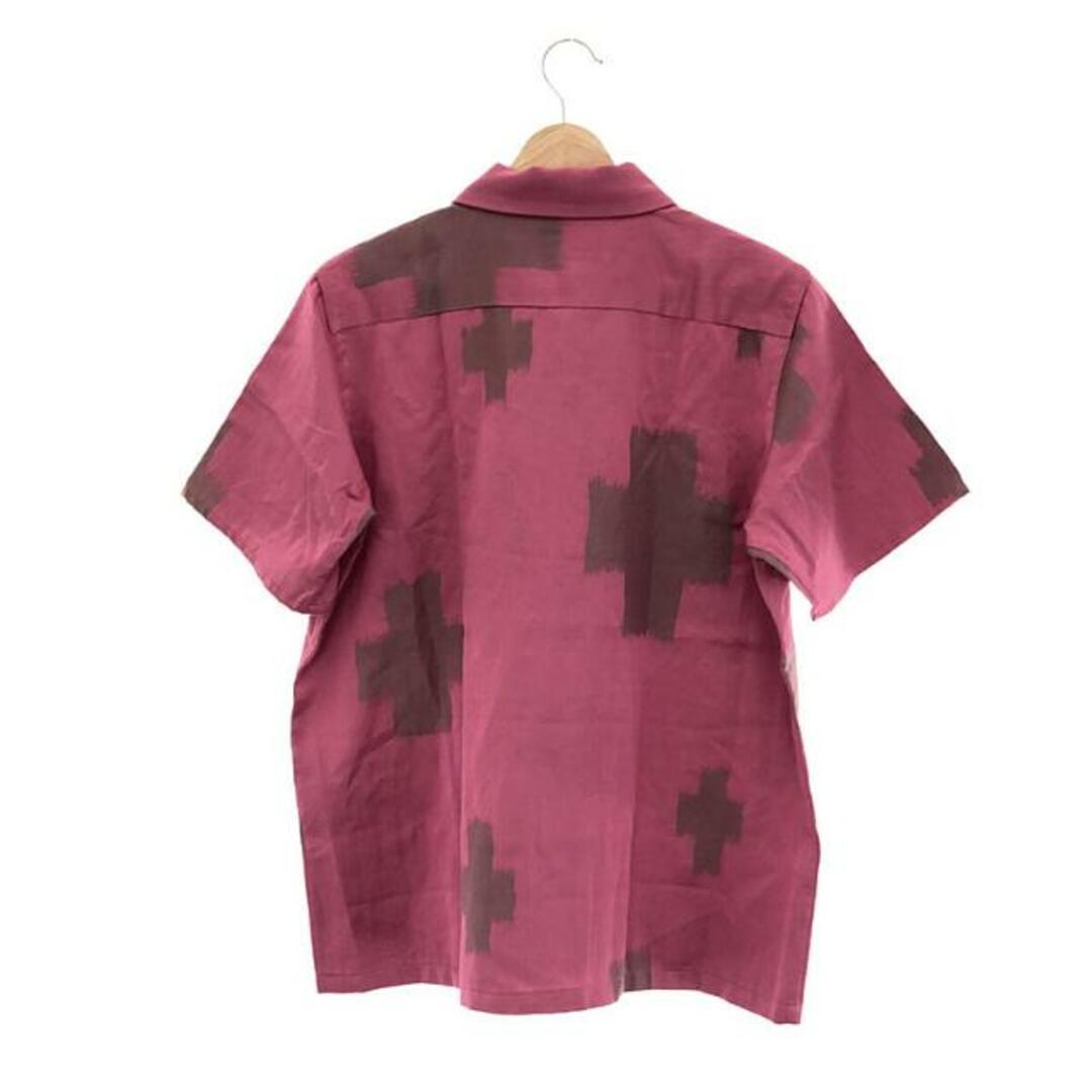 Needles(ニードルス)の【新品】  Needles / ニードルス | 2023SS | S/S One-Up Shirt -C/L Kimono Jq.- / コットンリネン オープンカラーシャツ | XS | Pink Cross | メンズ メンズのトップス(Tシャツ/カットソー(半袖/袖なし))の商品写真