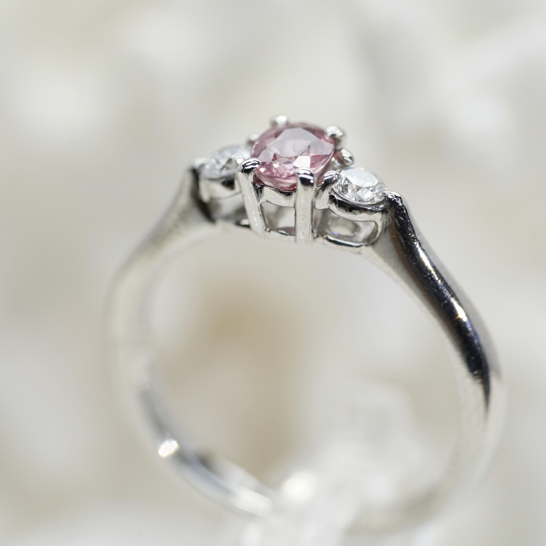 希少石　パパラチアサファイアリング　PT900   ダイヤモンド レディースのアクセサリー(リング(指輪))の商品写真