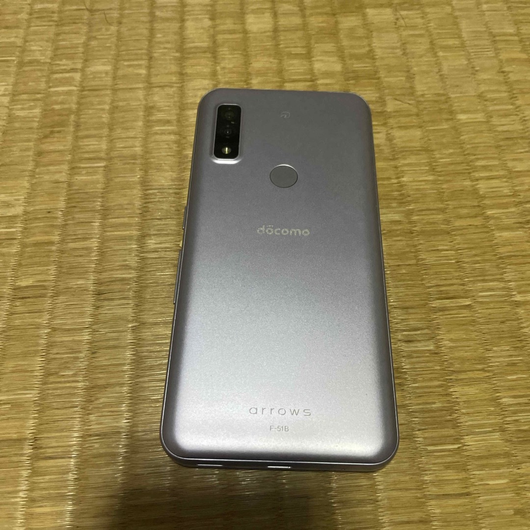 arrows(アローズ)のdocomo SIMフリー　F-51B 美品 スマホ/家電/カメラのスマートフォン/携帯電話(スマートフォン本体)の商品写真