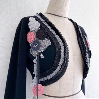 センソユニコ　t.b  花柄刺繍ブラック半袖カットソー　未使用