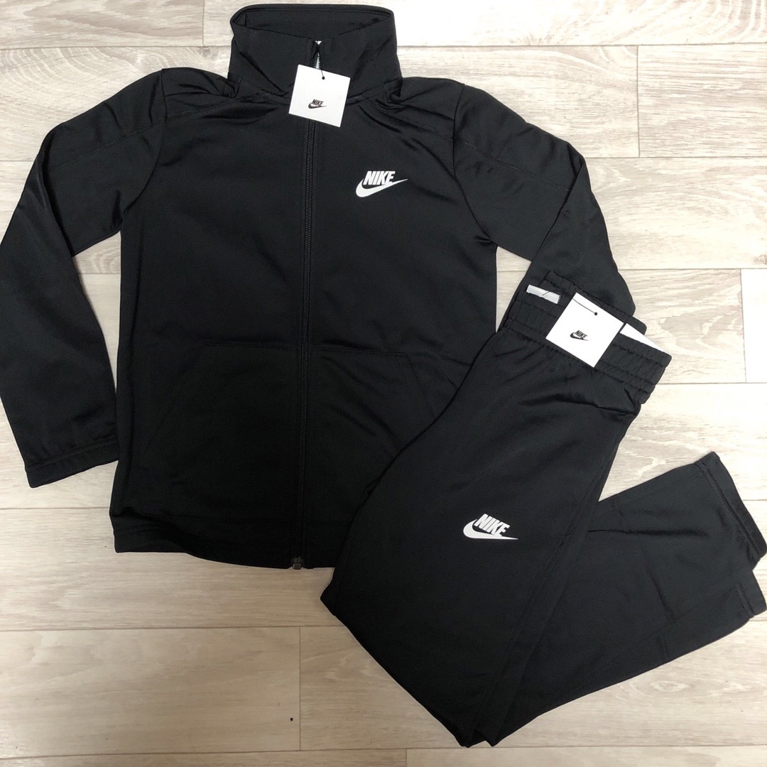 NIKE(ナイキ)の新品 NIKE ナイキ 上下セット セットアップ トラックスーツ キッズ/ベビー/マタニティのキッズ服男の子用(90cm~)(その他)の商品写真