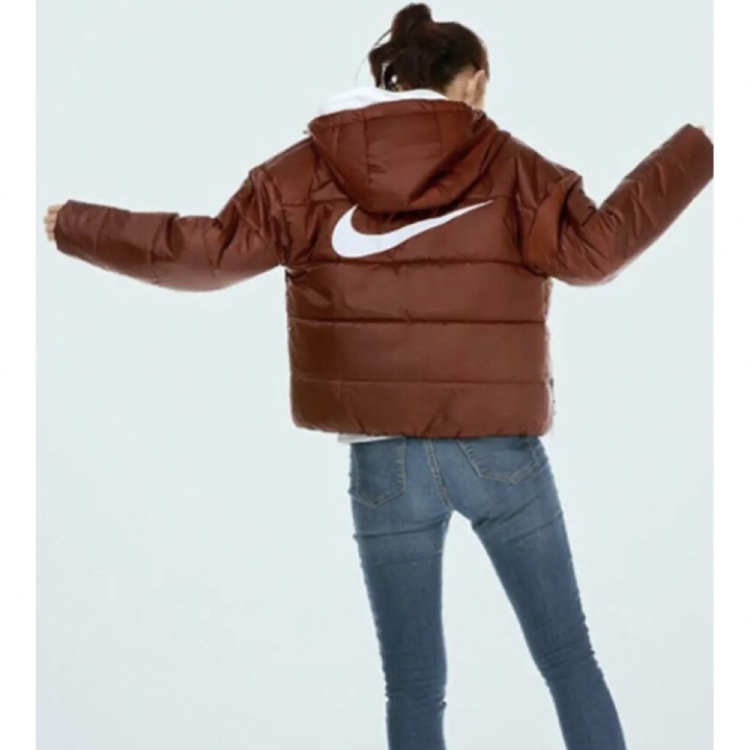 NIKE(ナイキ)の新品 NIKE ナイキ 中綿アウター ビッグスウッシュ JACKET レディースのジャケット/アウター(ダウンジャケット)の商品写真