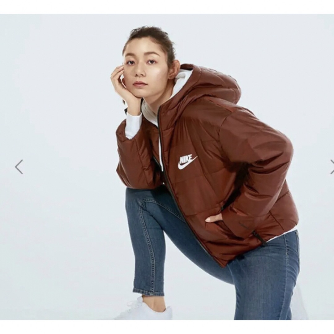 NIKE(ナイキ)の新品 NIKE ナイキ 中綿アウター ビッグスウッシュ JACKET レディースのジャケット/アウター(ダウンジャケット)の商品写真