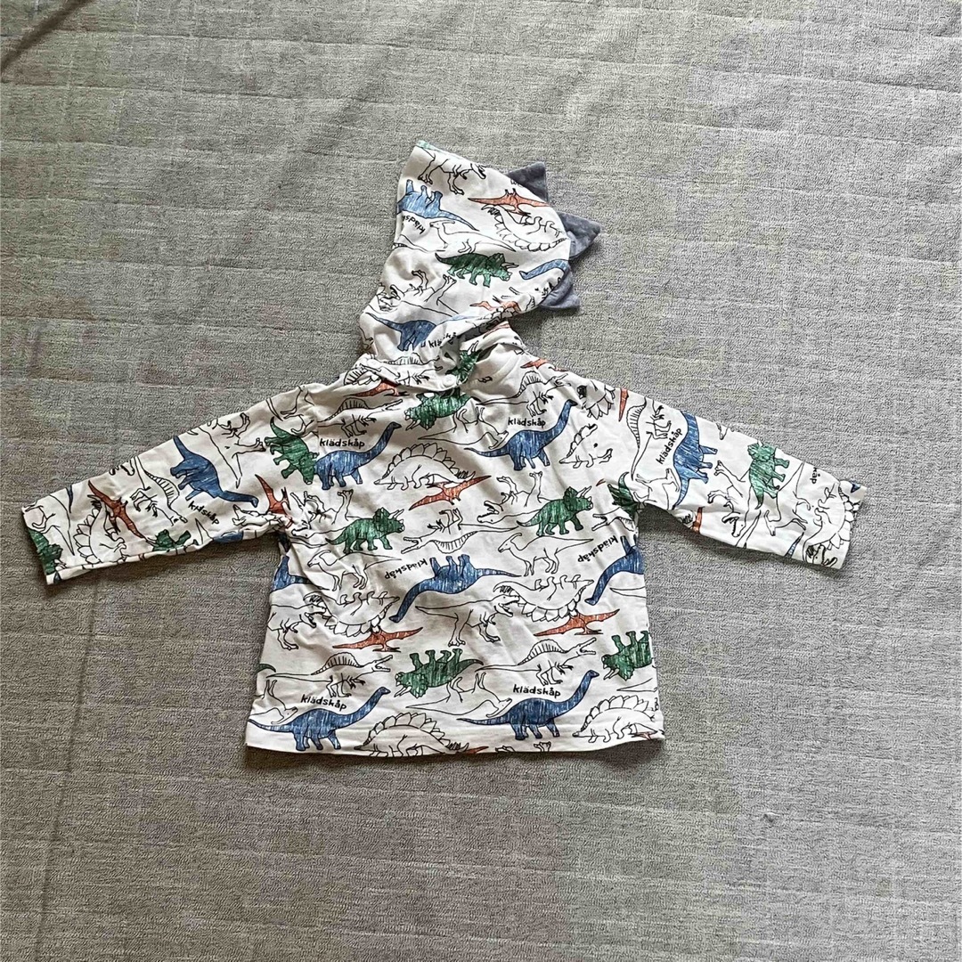kladskap(クレードスコープ)のパーカー　長袖　恐竜　クレードスコープ キッズ/ベビー/マタニティのベビー服(~85cm)(ジャケット/コート)の商品写真