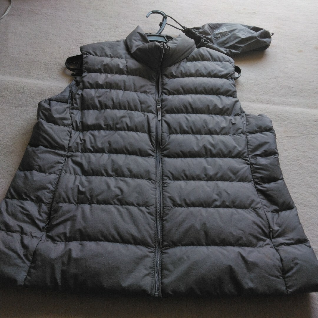 ユニクロ　ウルトラライトダウンベスト　XL レディースのジャケット/アウター(ダウンベスト)の商品写真