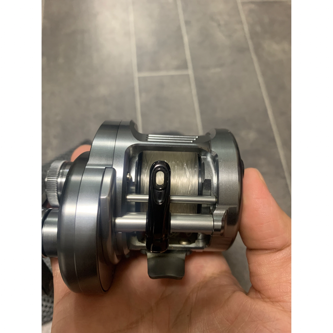 シマノ　カルカッタ300 右巻き 美品　SHIMANO