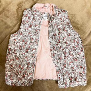 ベビーギャップ(babyGAP)の【美品】baby GAP 花柄　ベスト110(ジャケット/上着)