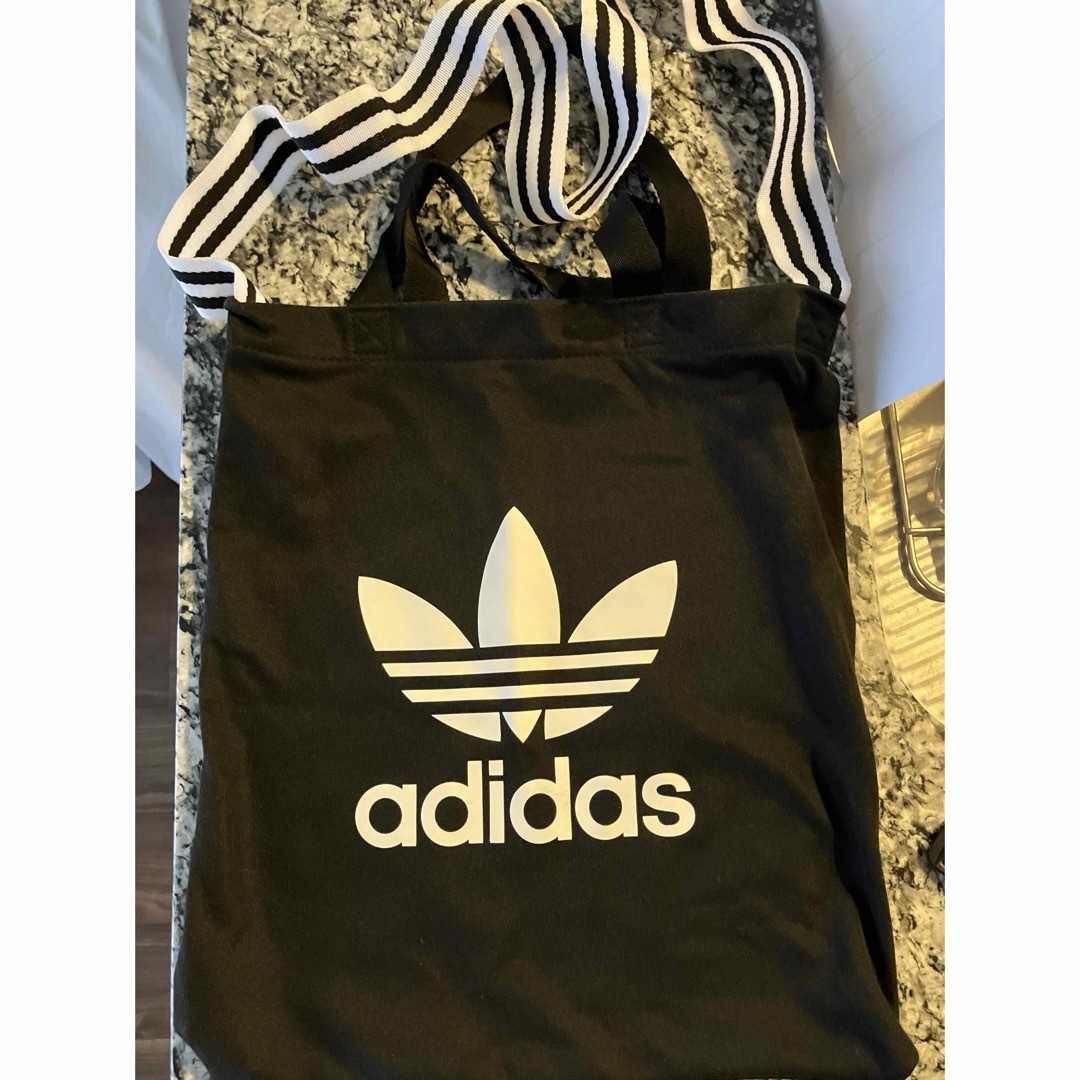 adidas(アディダス)のadidas アディダス　肩掛けトートバッグ レディースのバッグ(トートバッグ)の商品写真