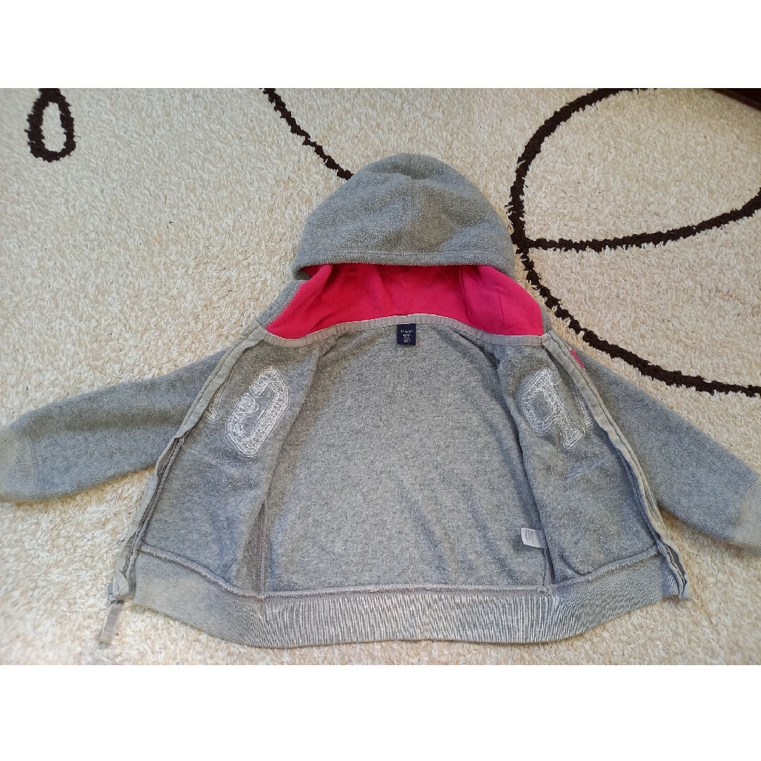 babyGAP(ベビーギャップ)のbabygap パーカー95センチ キッズ/ベビー/マタニティのキッズ服女の子用(90cm~)(ジャケット/上着)の商品写真