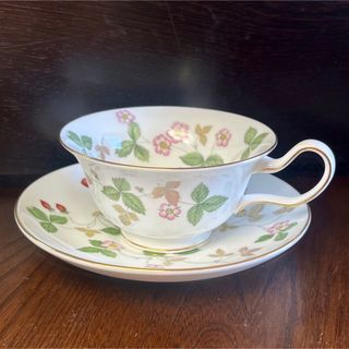 ウェッジウッド(WEDGWOOD)のウェッジウッド  ワイルドストロベリー　ピオニー　カップソーサー  黒壺　未使用(グラス/カップ)